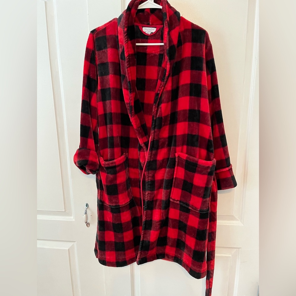 ❤️🖤 Charter club robe. Super cozy and soft. Size small.